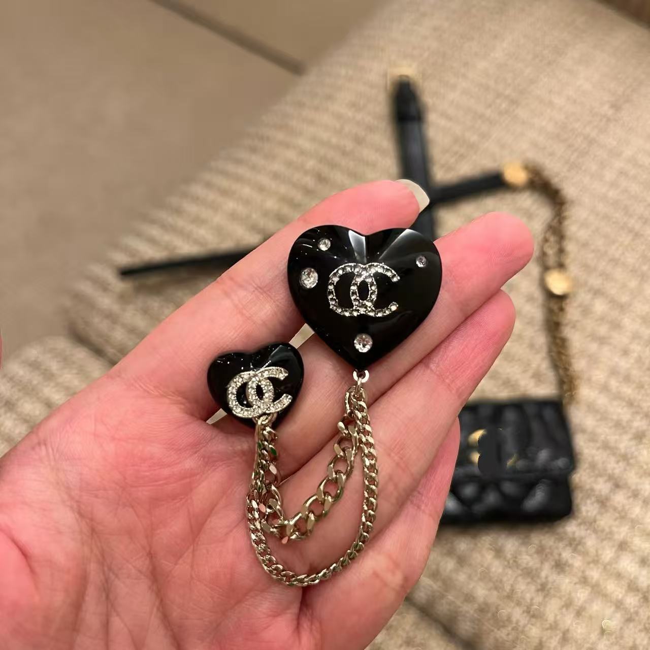 Classic Chanel-Style High-End Gold-Plated Brooch, Fashionable Retro Star Ocean Personality Trend, Sweet and Cool Heart Design