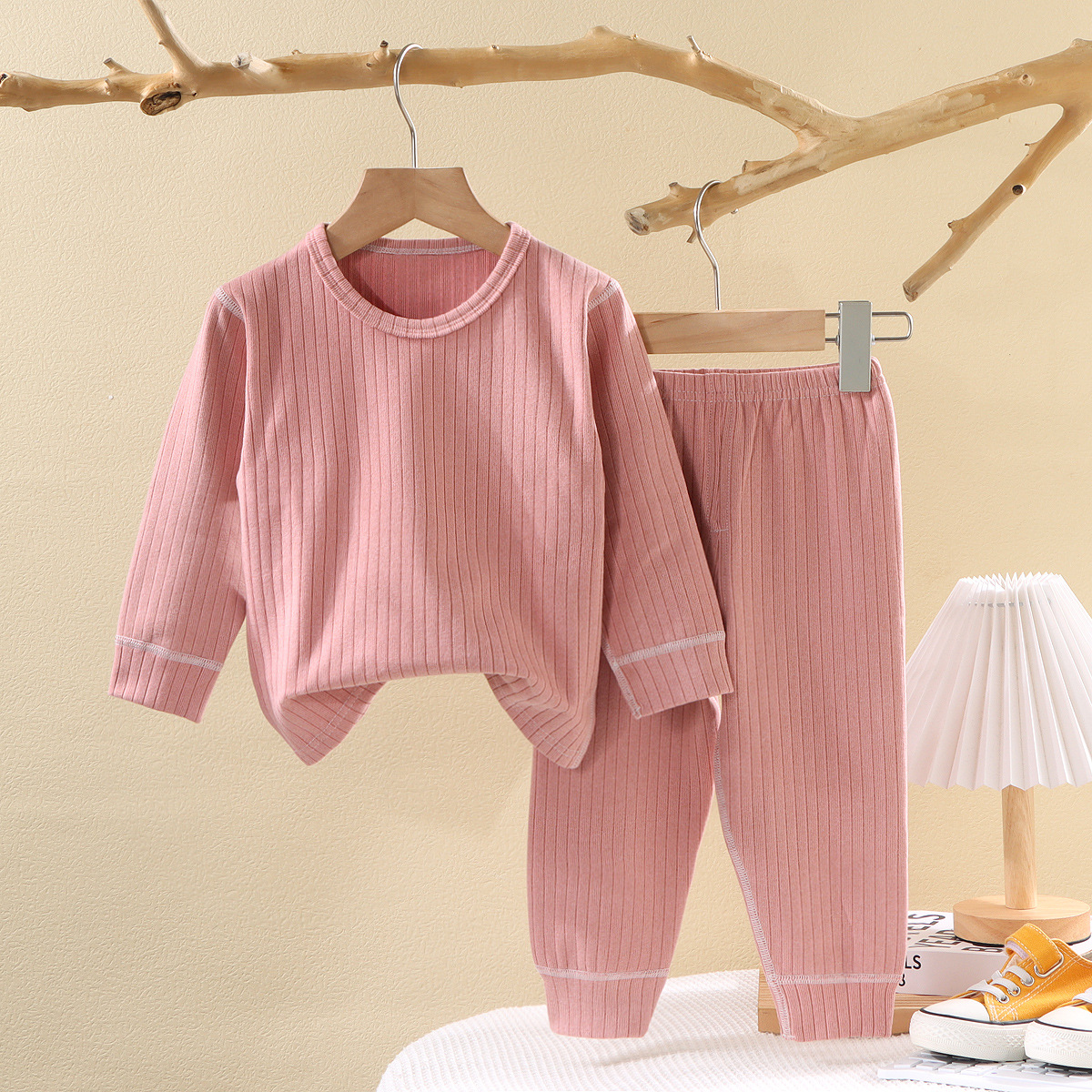 Camisa de fondo sin hueso para niños primavera y otoño ropa de otoño para niños medianos y grandes pantalones largos bebé ropa de hogar simple niños y niñas pijamas de cuello redondo