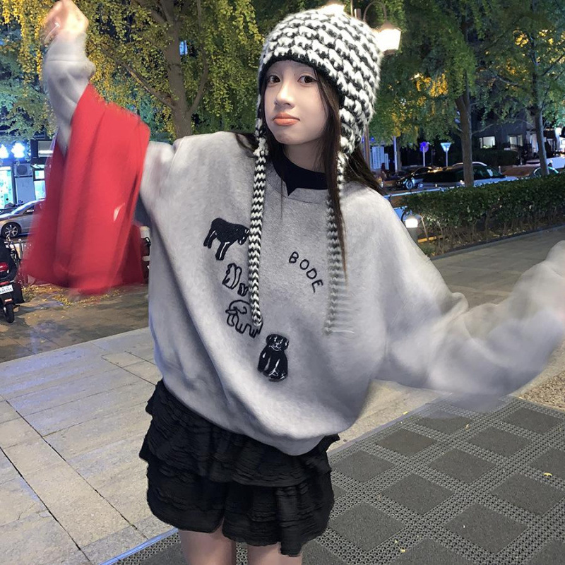 2025 Early Autumn American Retro Loose Lazy Top with Great Design and Gray Cartoon Print Sweatshirt for Women