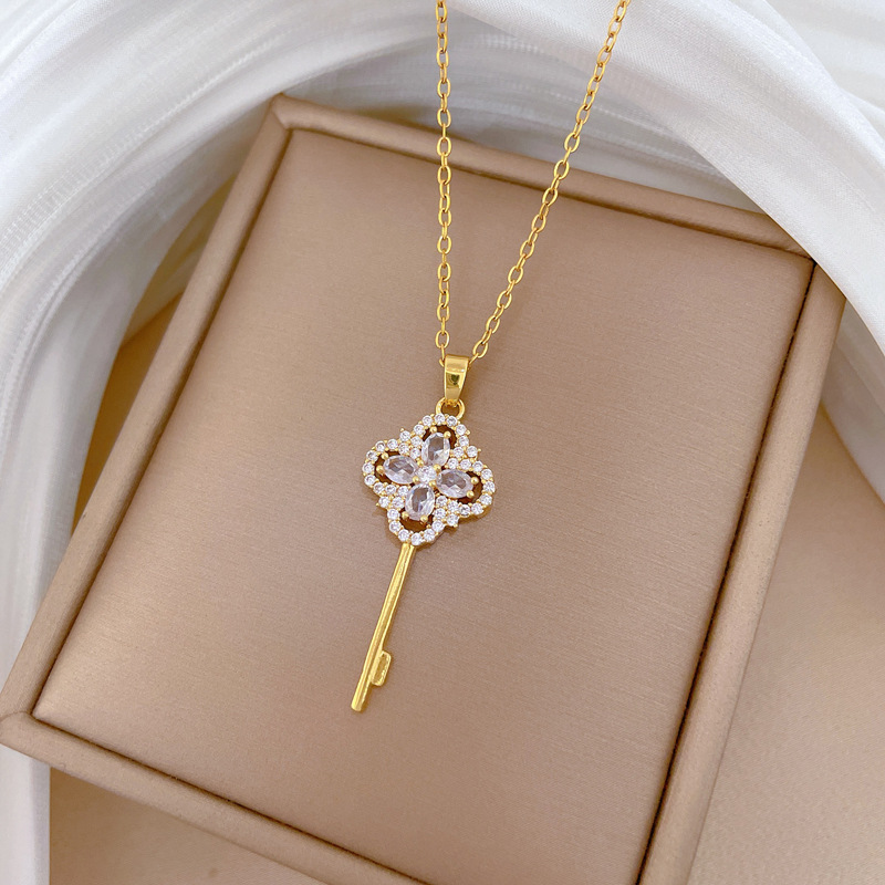 Lucky Grass Full Diamond Necklace Titanium Steel Collarbone Chain_voghion.com