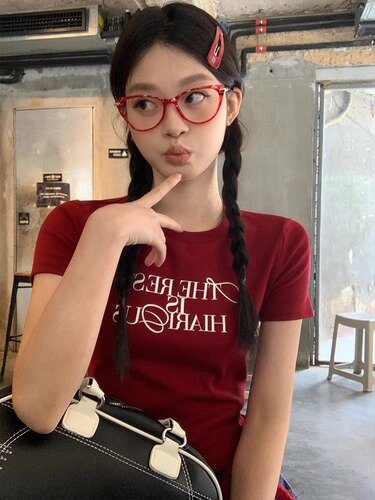 New style red shoulder short-sleeved t-shirt for women 2025 summer round collar figure-fitting letter-printed short top for women