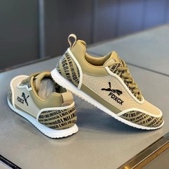 2025 夏の新通気性大型メッシュスポーツシューズカジュアルロートップシューズ多用途軽量ソフトソール紳士靴学生