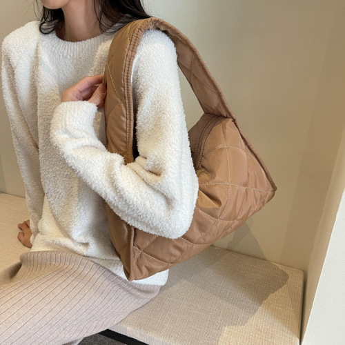 Large Capacity Commuter Tote Bag Casual Minimalist Women's Shoulder Bag  New Trendy Fashion Checkered Single Shoulder Bag
