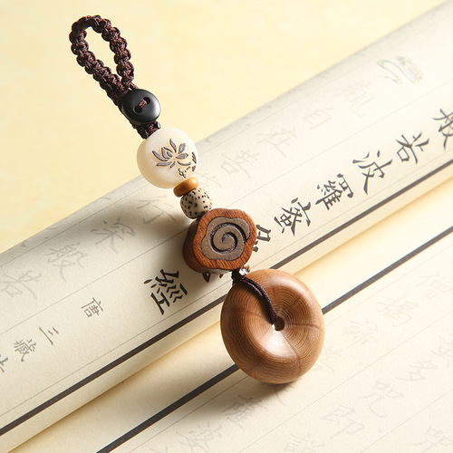 Wutaishan Liudao Wood Keychain Wholesale Safety Buckle Car Key Pendant Handmade Woven Sandalwood Bag Hanging Wooden