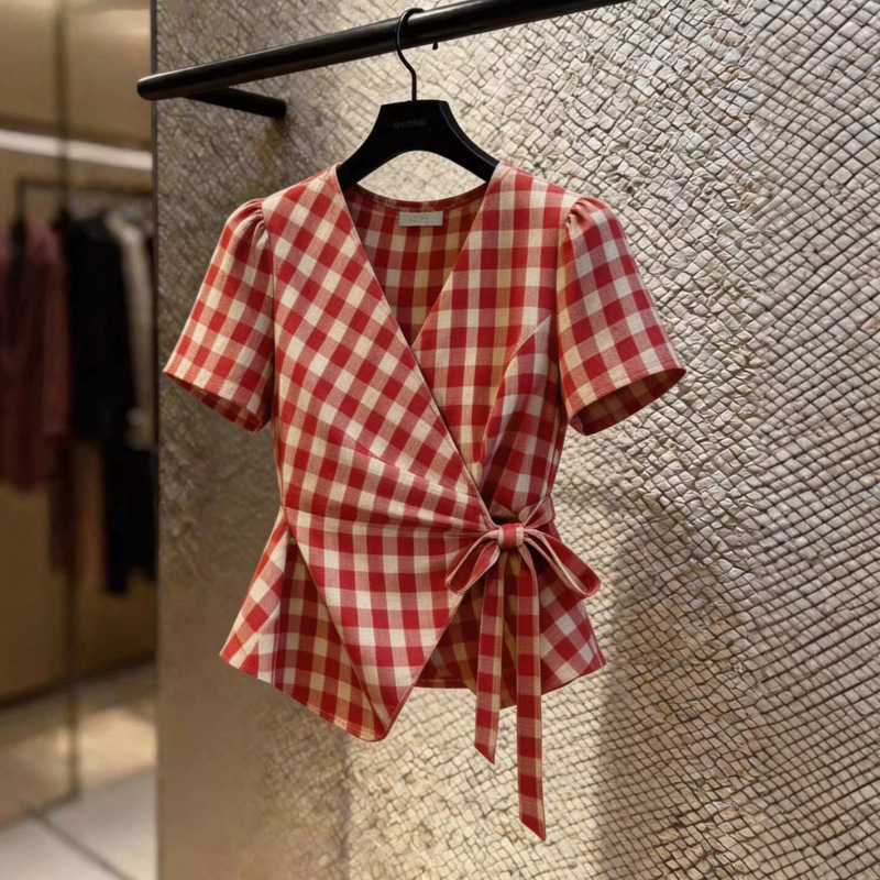 Retro Plaid Short-Sleeved Shirt for Women, Summer Waist-Cinching Slimming Top with a Stylish Design, Tie-Up Irregular Puff Sleeve Blouse