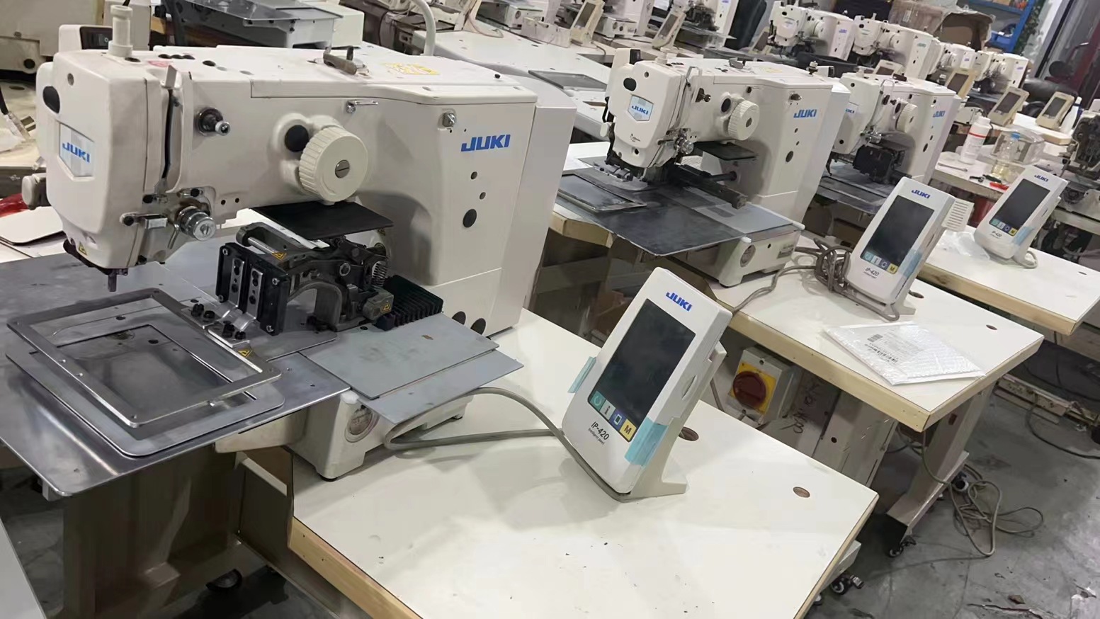 Máquina pesada japonesa juki AMS - 210EN con función de entrada Circulación electrónica Máquina de coser Máquina de patrón para artículos de mascotas