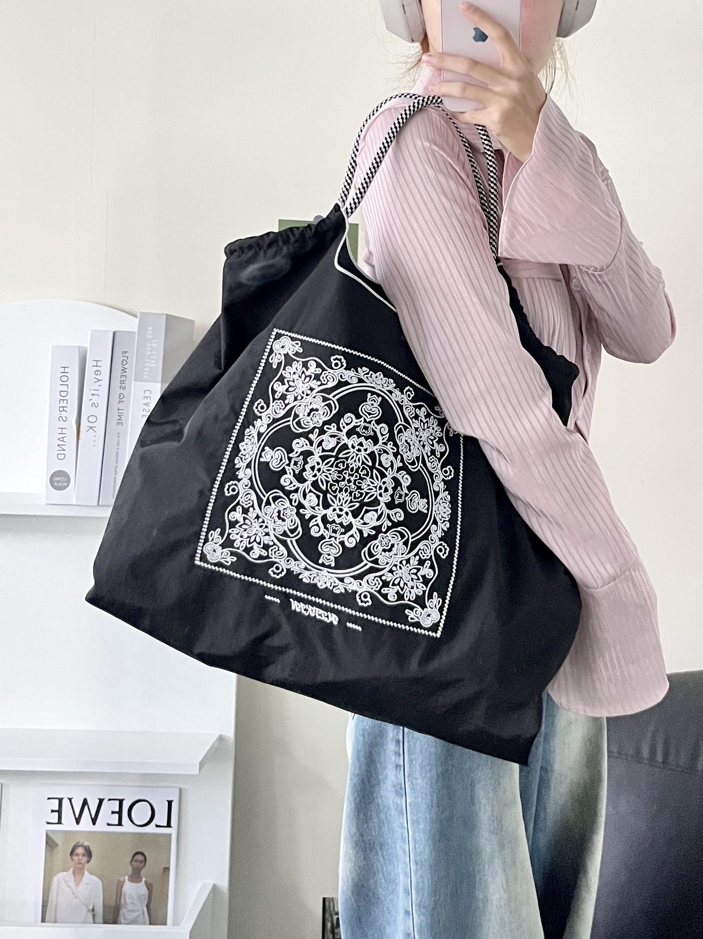 검은 칠보 연꽃