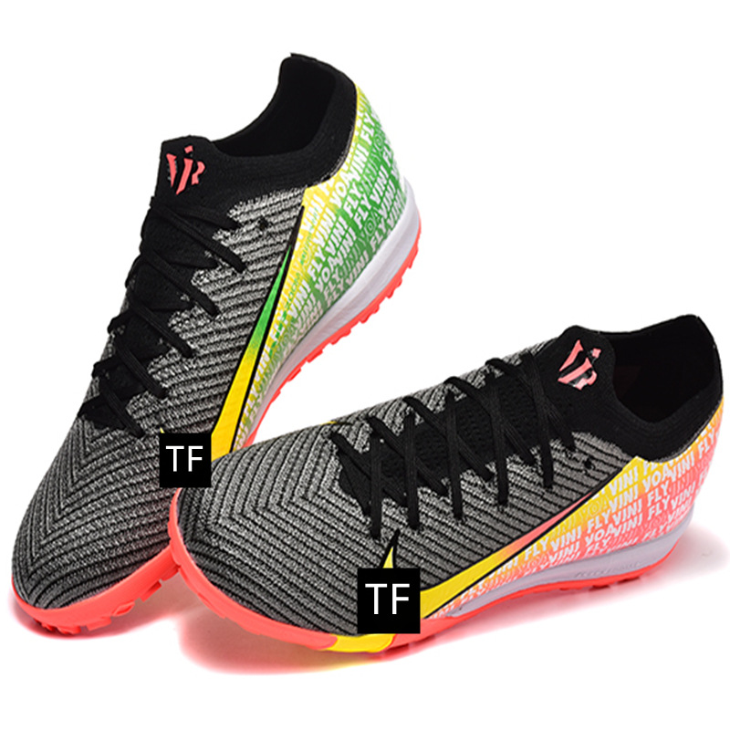 Zapatos de fútbol Assassin 16 con tacos bajos – Antideslizantes y resistentes, para césped artificial, competición y entrenamiento.