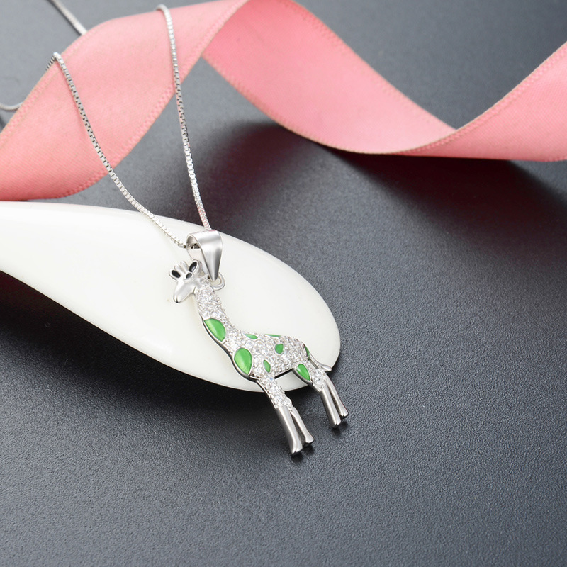 Europa y los Estados Unidos lindos dibujos animados 925 plata esterlina girafa collar de venta transfronteriza caliente temperamento goteo de aceite colgante animal cadena clavícula