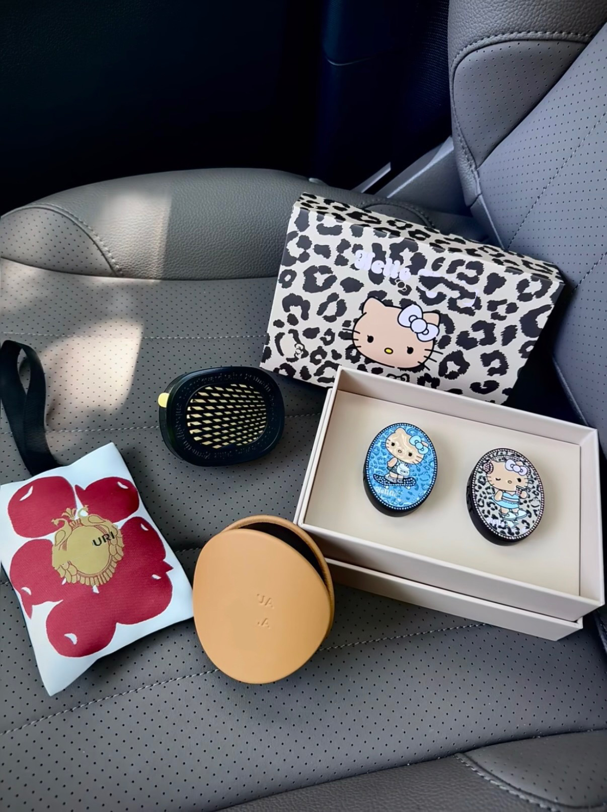 Hello Kitty Beast Pai Collaboration Car Interior Fragrance Birthday Gift Car Air Vent Fragrance