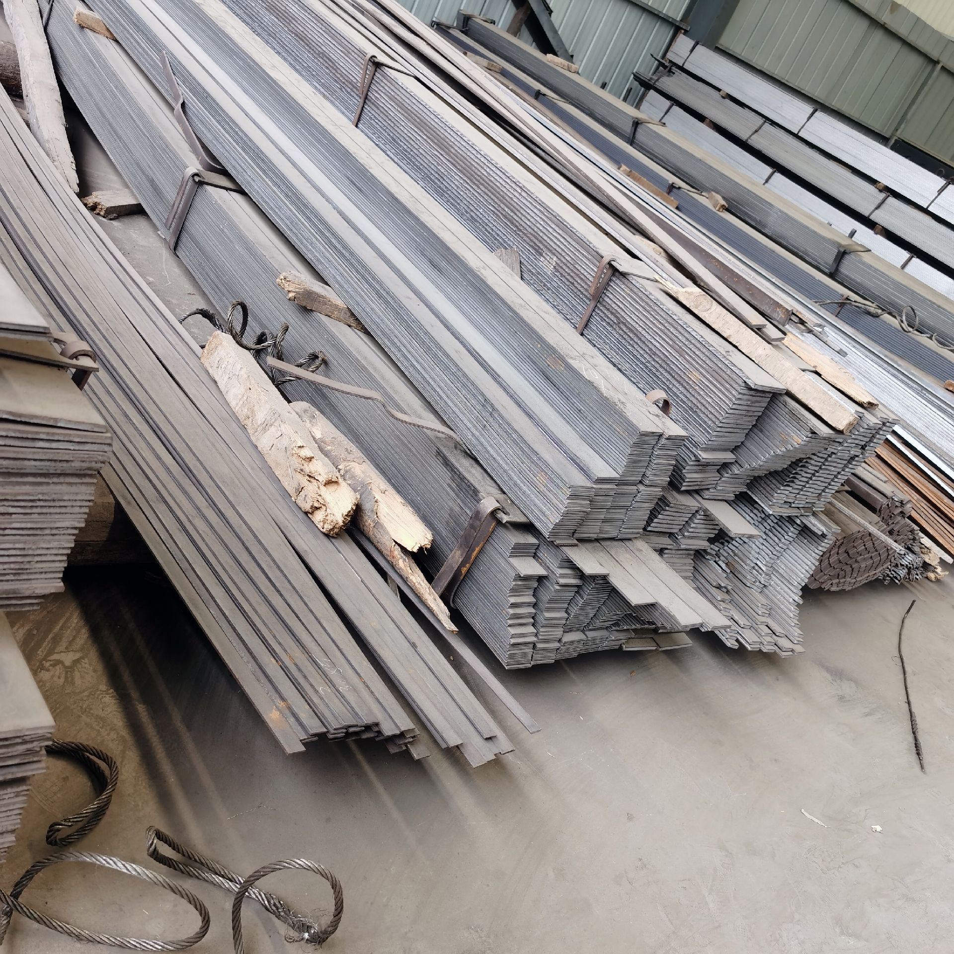 扁铁厂家现货Q235B热轧扁铁 镀锌扁钢可定尺切割接地避雷规格齐全-阿里巴巴