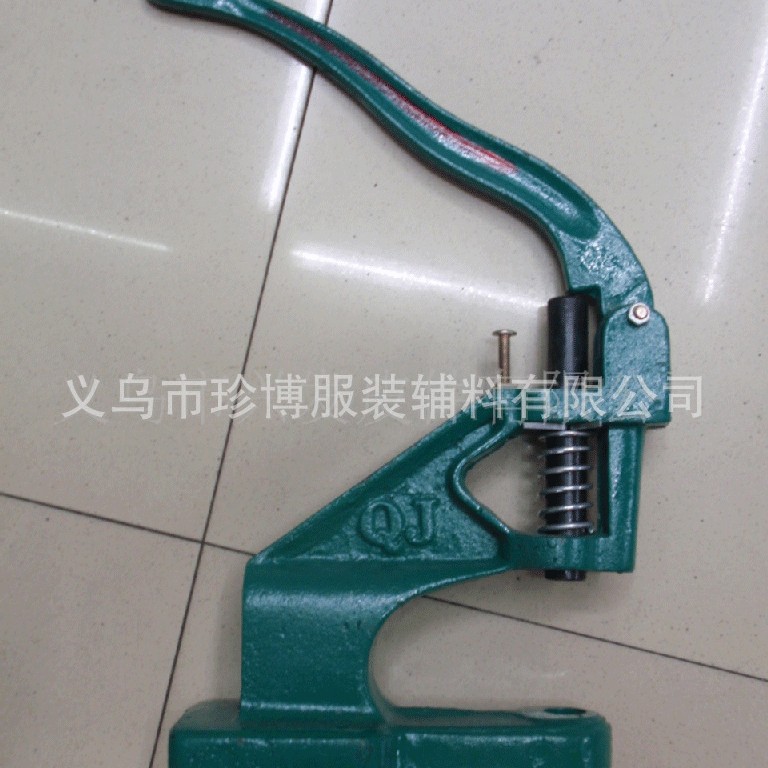 7年老店供应服装钉扣机 手压打扣机 工字五爪多种纽扣