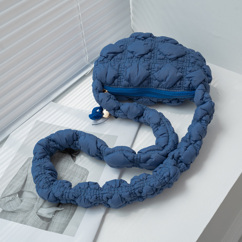 Bolsas Nueva Nube plisada bolsa de burbuja de nicho casual estilo Coreano abajo Chaqueta de algodón bolsa de hombro crossbody bolsa dumpling