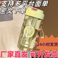 �������ֵ����ˮ��Ůѧ�����ܱ����Ͽ��ȱ���Я�ļ���ˮ���뱭��