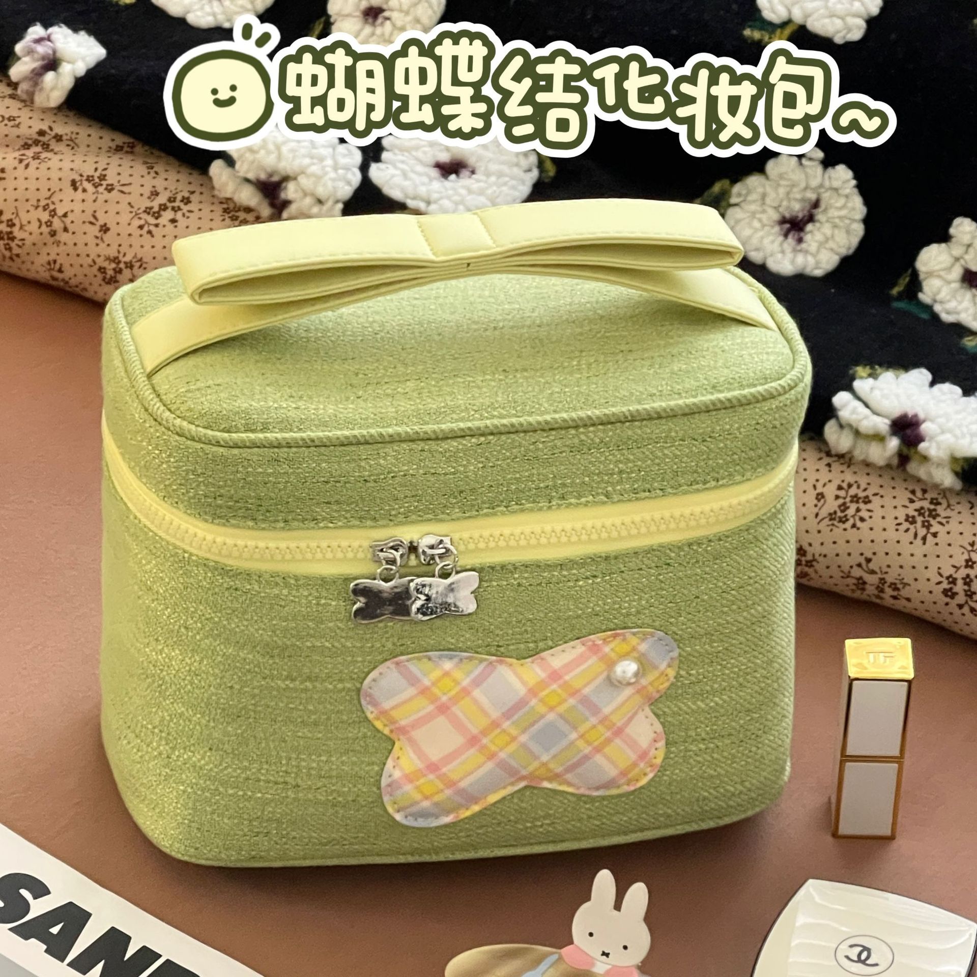 Bolsa de maquillaje portátil de gran capacidad 2025 nuevo lindo bolso de almacenamiento de arco de alta calidad bolso de lavado de viaje