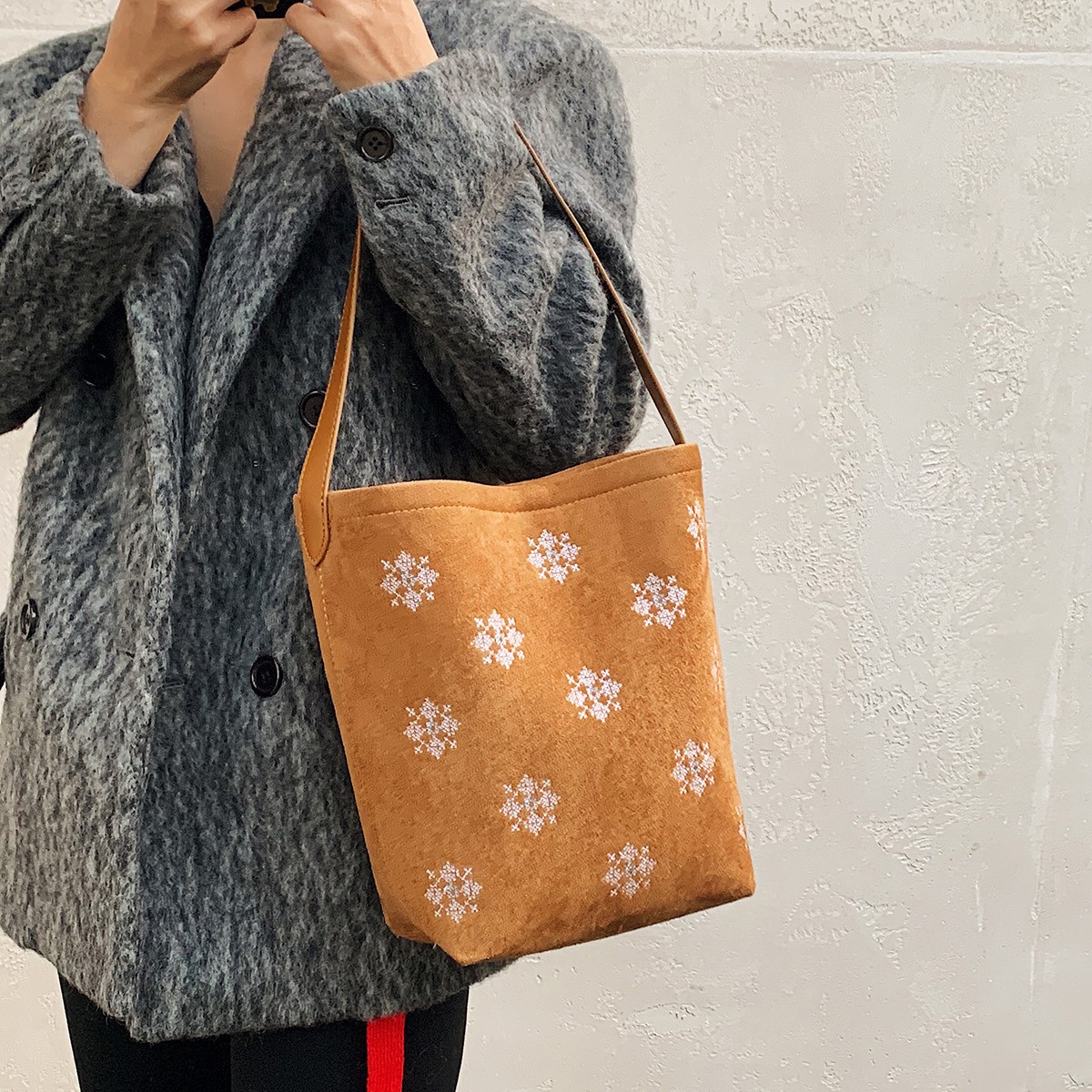 Chinese Style Suede Bucket Bag For Women 2025 Winter New Trendy Retro Underarm Bag Simple Large Capacity - Thumbnail 3