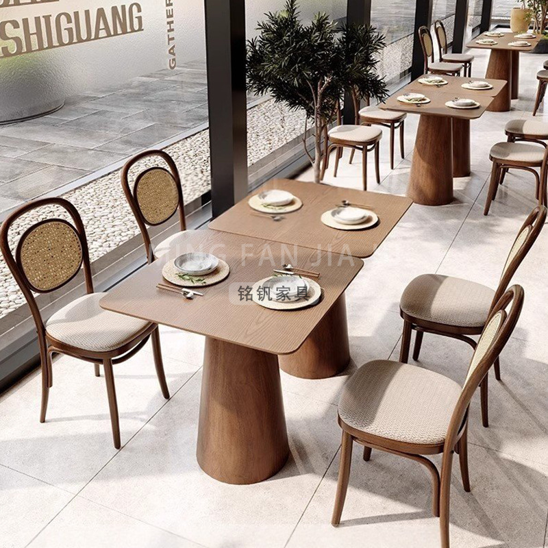 Mesa y silla de comedor occidental en línea combinación de tema de restaurante cafetería sofá de tarjeta comercial silla de madera maciza