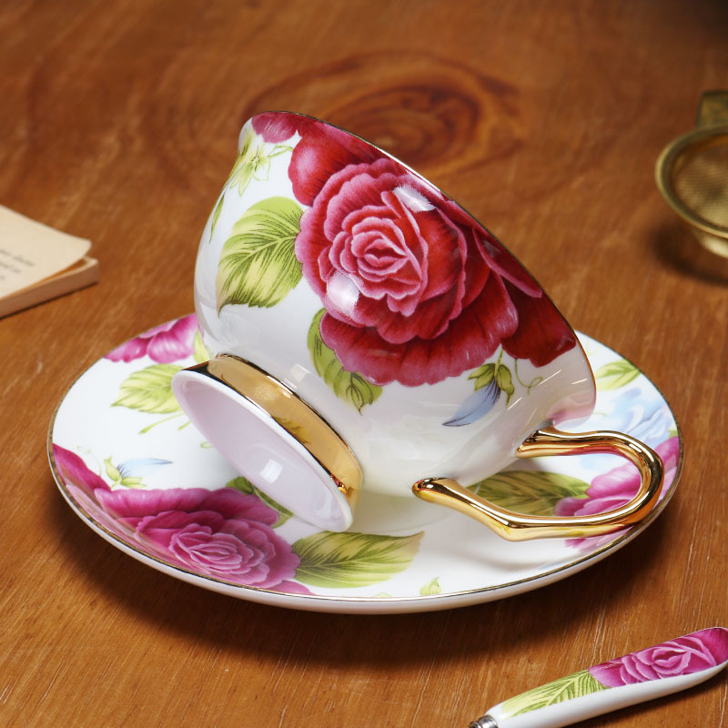 China de hueso de alta apariencia traje de taza de café de estilo europeo Taza de cerámica y platillo británico juego de té de la tarde traje caja de regalo