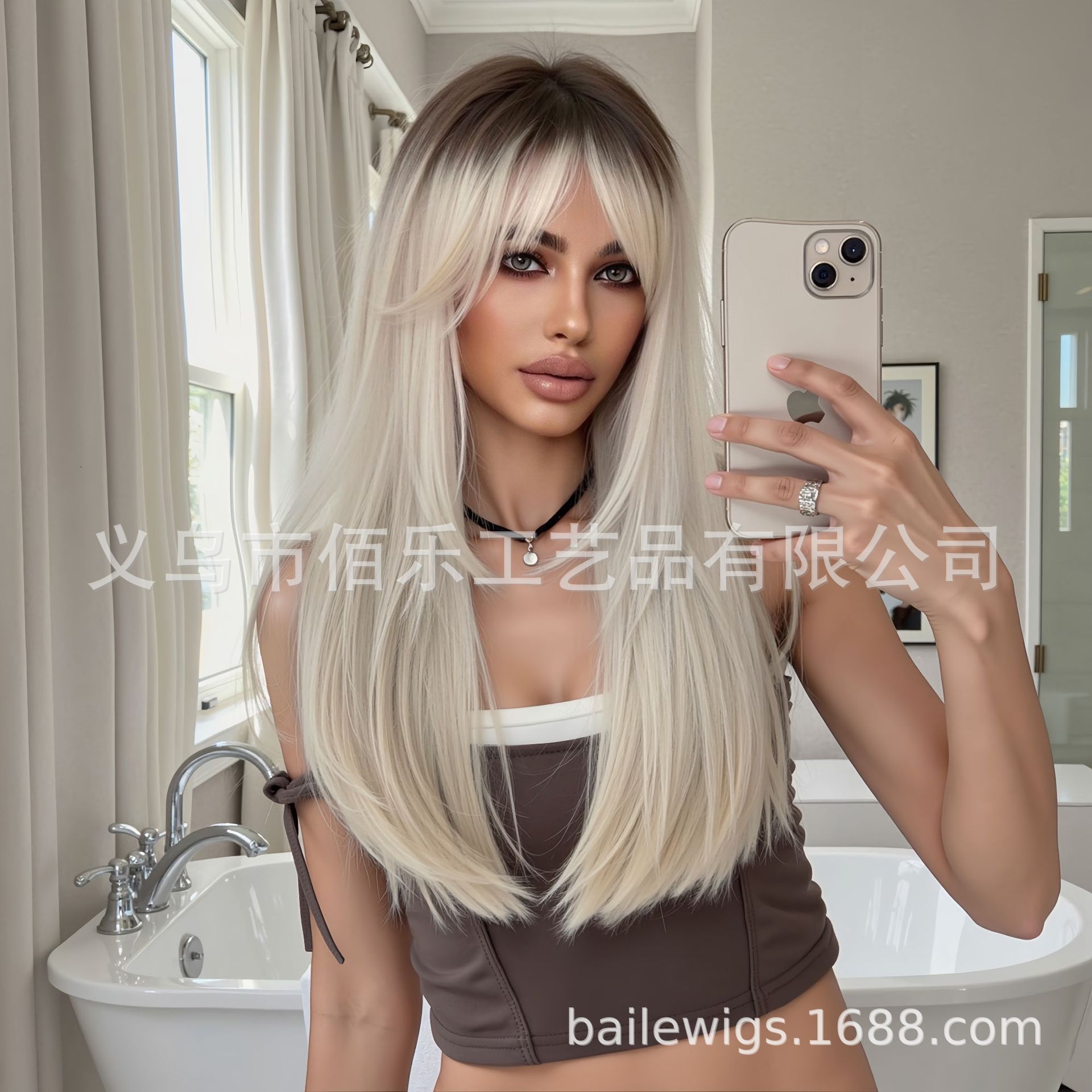 Nuevo estilo transfronterizo de peluca de platino, flequillo de ocho caracteres, cabello largo y liso teñido de negro en la parte superior de la cabeza, wigs de venta caliente en Europa y América