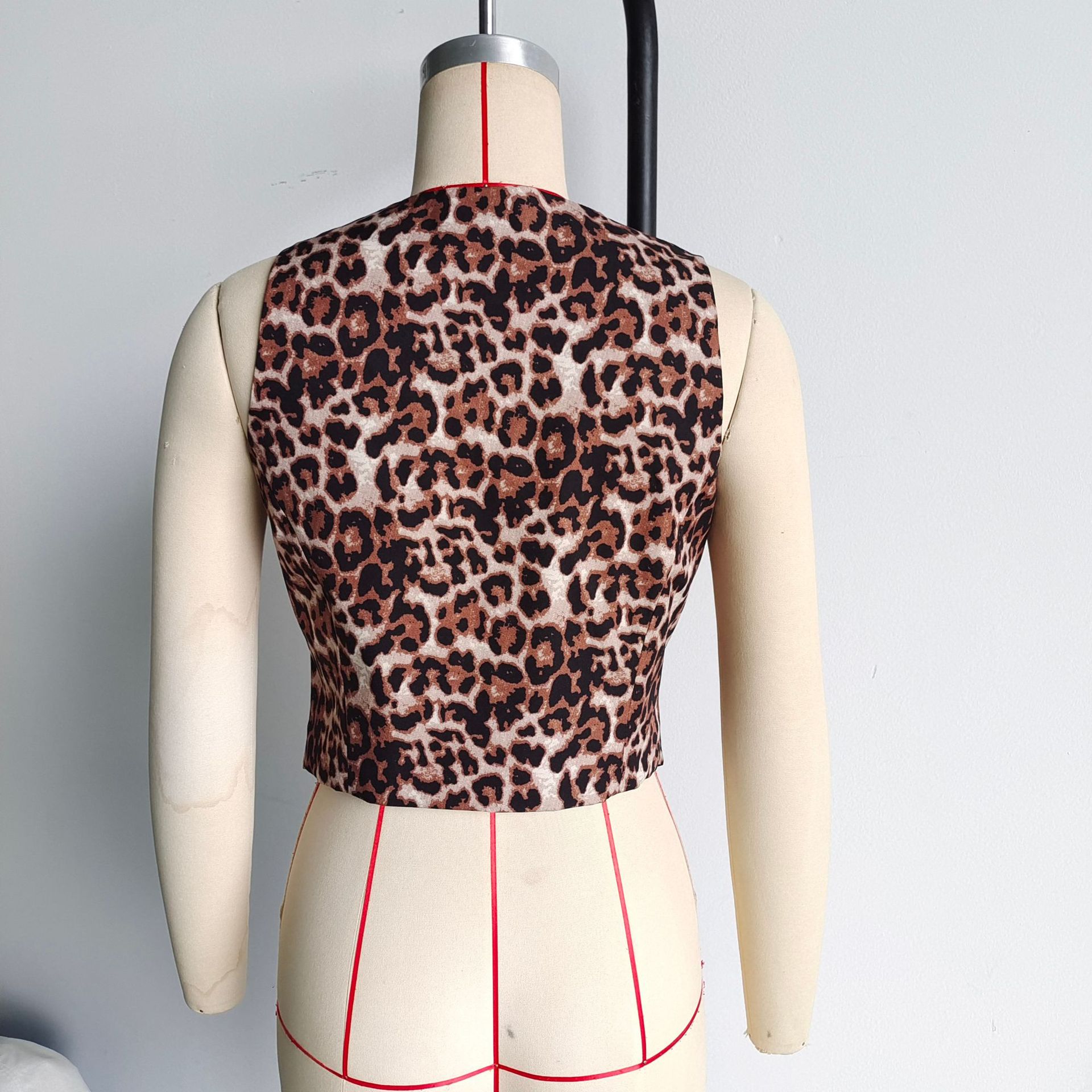 Streetwear Style Wholesale Women's Streetwear Leopard Sleeveless Button Tank Tops