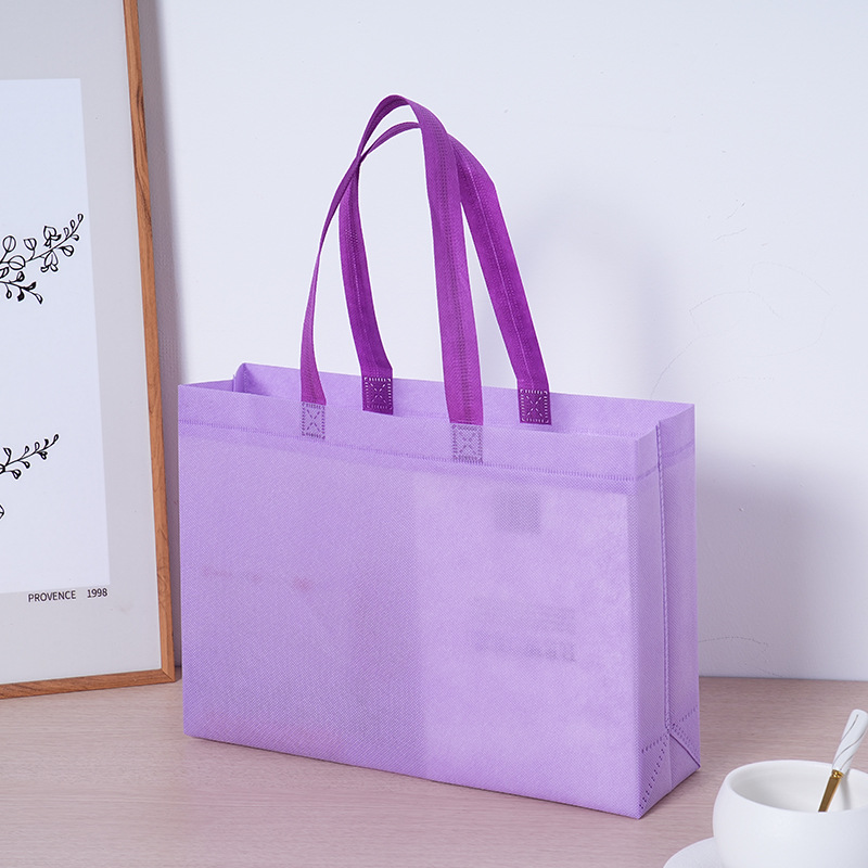 Bolsa de tela no tejida de hombro trasera impresa logotipo auto costura portátil protección ambiental bolsa para llevar publicidad envasado de ropa