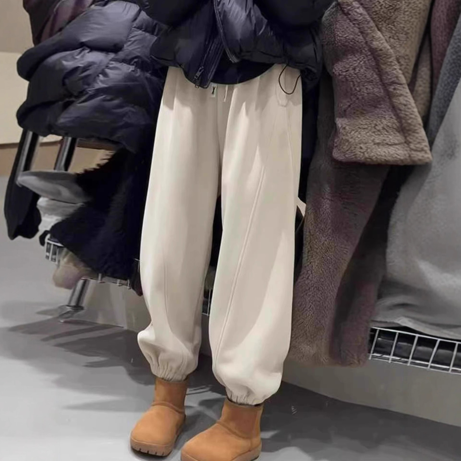 Milk Apricot Color Jogger Sweatpants for Women, Autumn and Winter Fleece-Lined Thickened Lantern Pants, Loose Slimming Casual Petite Sports Pants