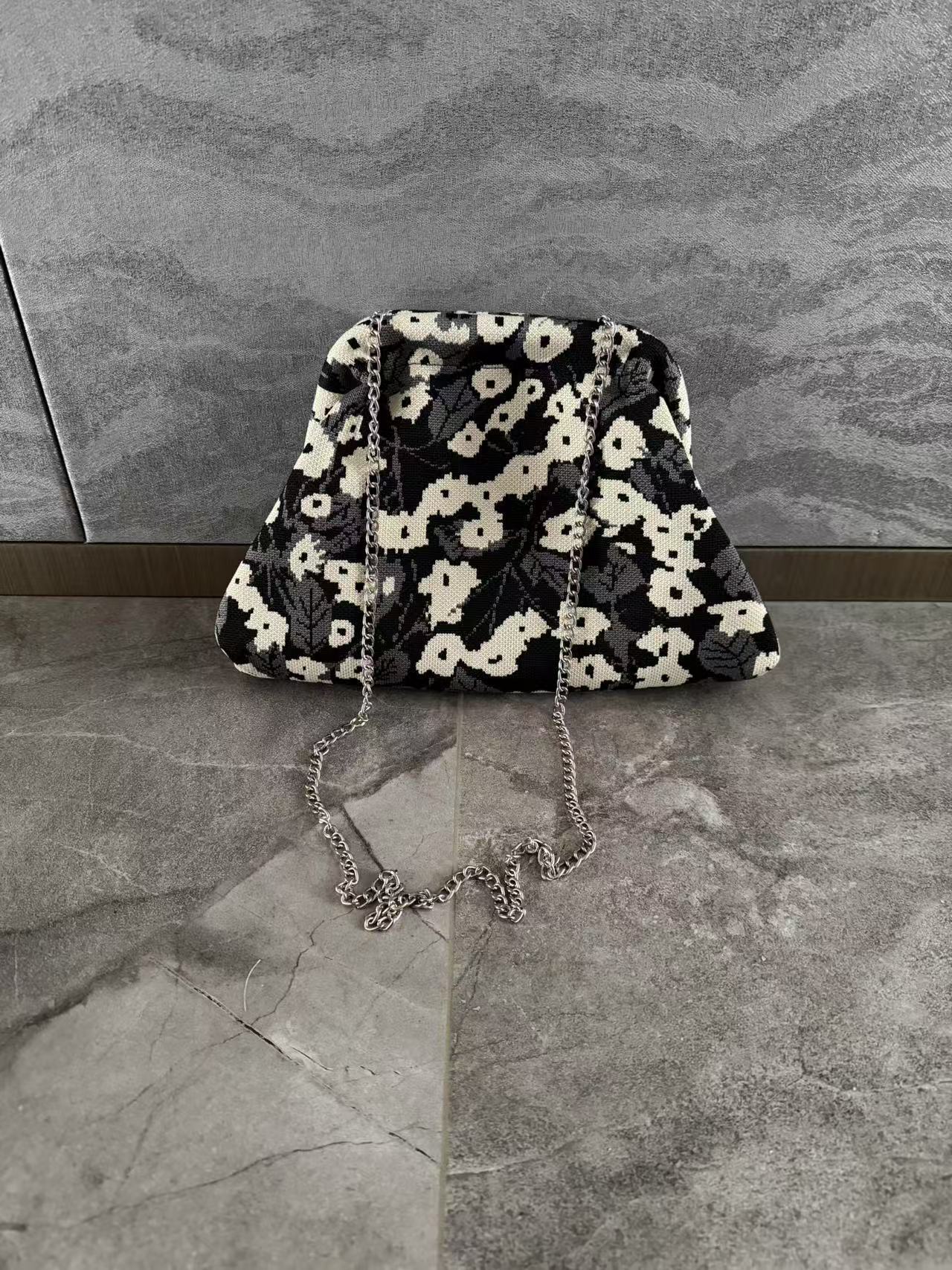 All Seasons Season Women's Gender Polyester Ditsy Floral Color Block Shell Clutches