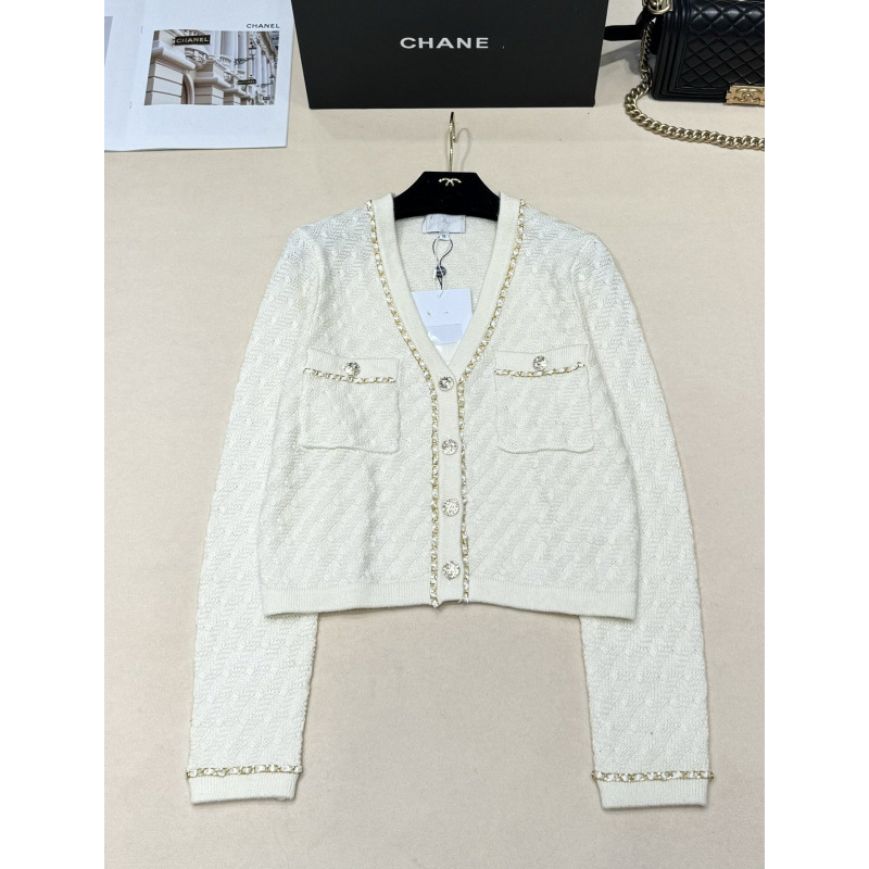 CH Homeのハイバージョン25の新しいラウンドネックカーディガンは、ネックラインにゴールドのチェーンで装飾されており、女性を賢く補正する短いデザインです。|undefined