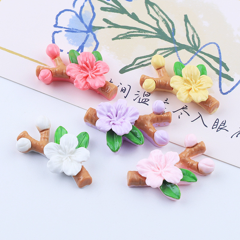 Nuevos accesorios de bricolaje de flor de durazno de resina rosa, zapatos con agujeros de pegamento de crema, fundas para teléfonos móviles, accesorios para el cabello, material de imán para refrigerador al por mayor