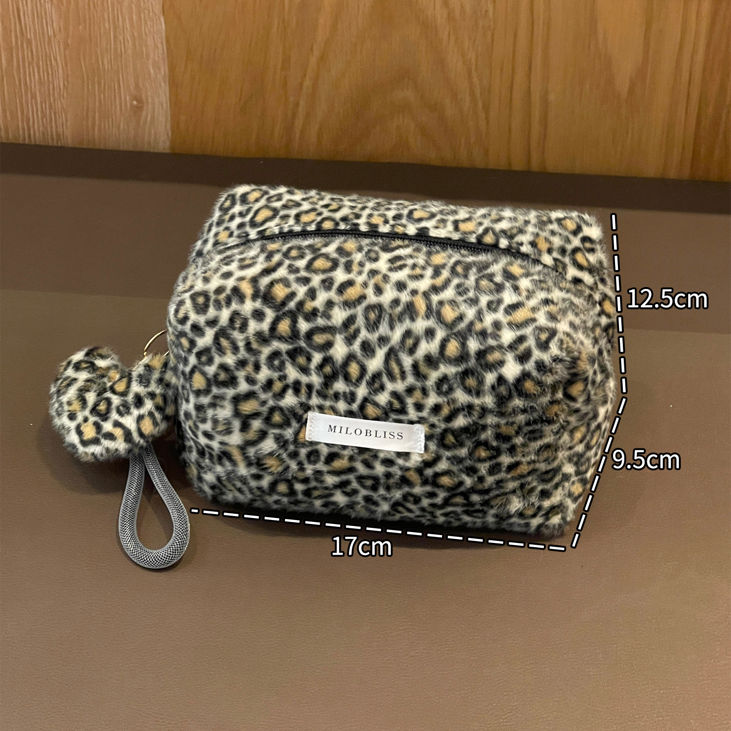Nueva bolsa de maquillaje impresa de leopardo de peluche de pelo de conejo multifuncional portátil otoño y invierno para salir bolsa de almacenamiento de lavado de gran capacidad