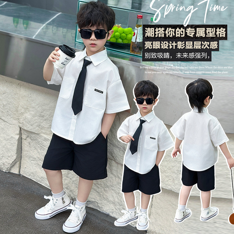 7125 Traje de estilo universitario para niños 2025 Verano Nuevo estilo Camisa de manga corta para niños Pantalones cortos Ropa de jardín de infantes de dos piezas