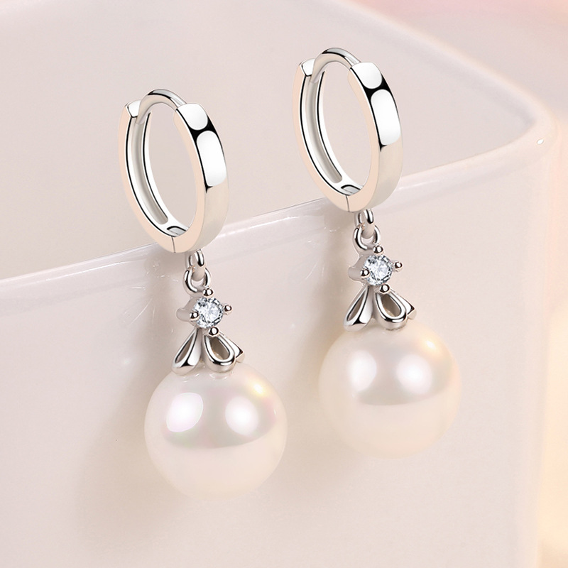 Retro fashionable earrings