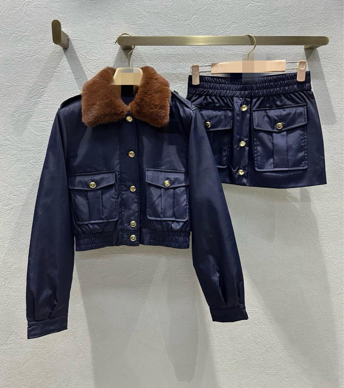 2025秋冬新品学院风减龄翻领环保羊羔毛绗棉内衬束腰短款夹克半裙