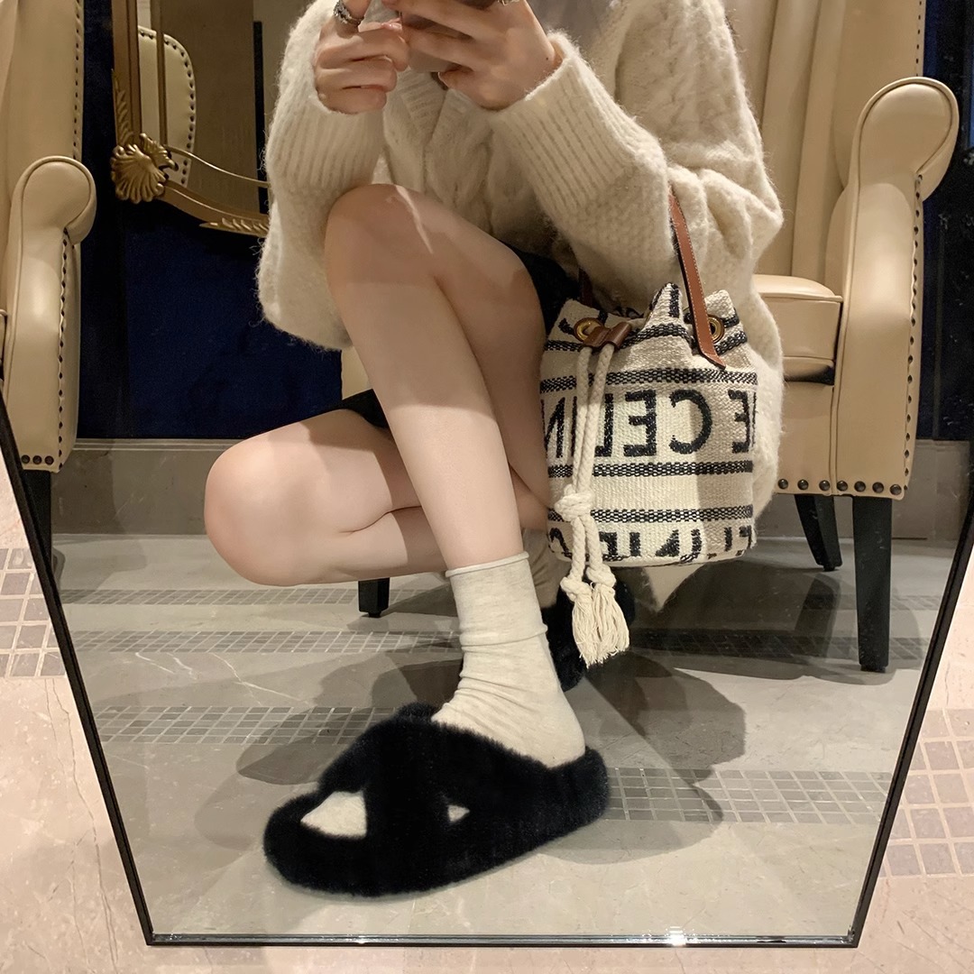 [Sheil Su Yin Yin] Heartbeat Melody~Korean Cross Belt Thick Sole and Plush Slippers for Women's Autumn and Winter Outwear