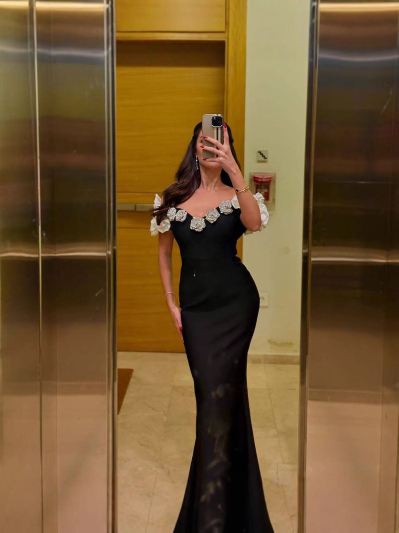 Elegant Fitted Strapless Long Dress Style Floral Embellishments Sleeveless Off-Shoulder Women's Dress_ecoleips.com
