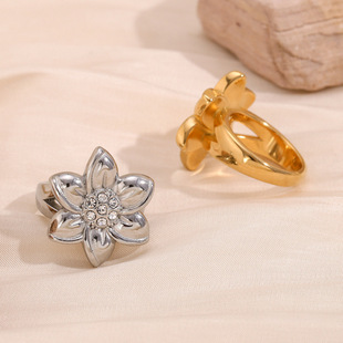 European and American Fashion Elegant Niche Retro Popular Hand Jewelry Stainless Steel Plated 18K Gold Casting Flower Dot Diamond Ring for Women