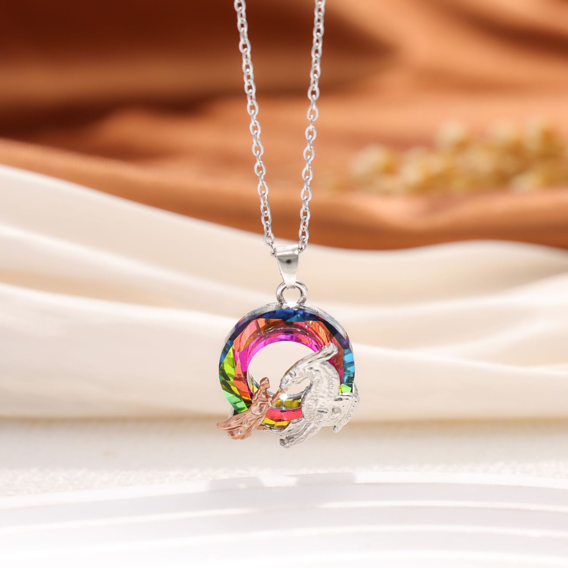 Nicho de diseño de colorido pájaro de fuego Phoenix personalidad colgante exagerado multicolor cadena cruzada universal artículos de mujer