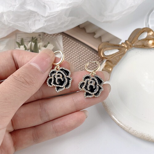 Sweet and cool rose earrings, super fairy design niche high-end earrings for women, camellia rose earrings