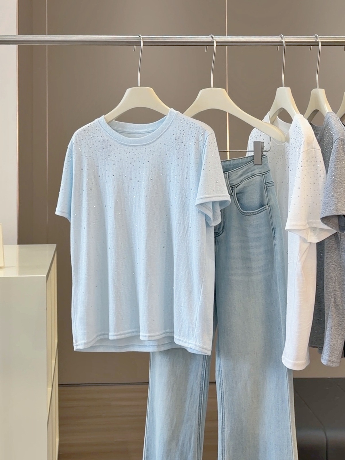 Women's Heavy Duty Rhinestone Round Neck Short Sleeve T-Shirt Loose Fit Slimming Summer Fashion Top Unique Style Versatile_ecoleips.com
