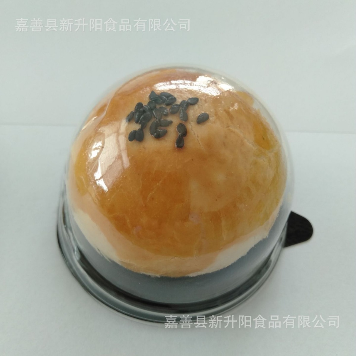 Handmade Pastries Red Bean and Egg Yolk Pastry with Whole Salted Duck Egg Yolk 70g Individually Packaged Snack Wholesale