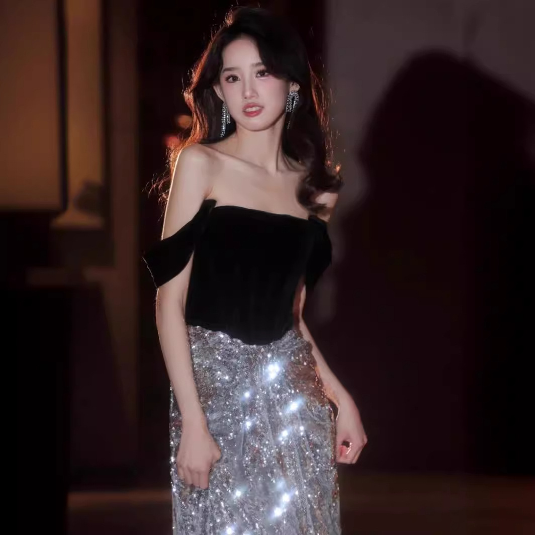 Đầm dạ hội nhung đen cổ chữ V ôm body đuôi cá dài — Màu đen