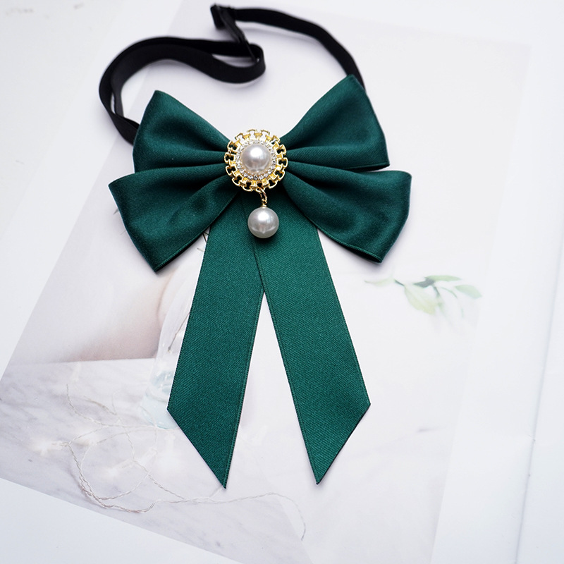 Green pearl buckle