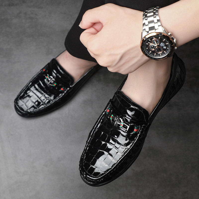 Nueva capa superior de piel de vaca de los hombres guisantes zapatos de charol mocasines casuales de moda Zapatos de los hombres europeos zapatos de cuero suave