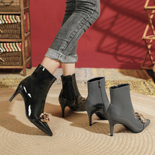9511-1靴子女時尚氣質尖頭短靴鏡面漆皮金屬鏈條瘦瘦靴高跟冬靴