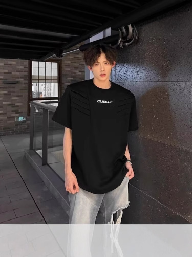 Niche-designed padded-shoulder short-sleeve men's summer t-shirt with a premium, edgy vibe—stylishly tailored to the perfect fit, featuring an American-style high-street aesthetic and a chic half-collar design.