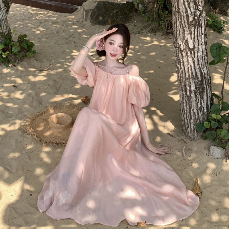 Real Shot Of A Gentle Style Off-Shoulder Short-Sleeve Vacation Dress, Loose-Fitting, Perfect For Island Travel And Photo_voghion.com