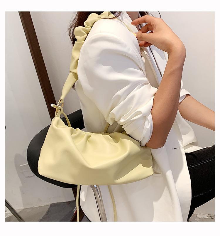 Western Style Pleated Chain Cloud Bag Female Summer 2021 New Fashion Simple Shoulder Underarm Bag Crossbody Dumpling Bag display picture 13