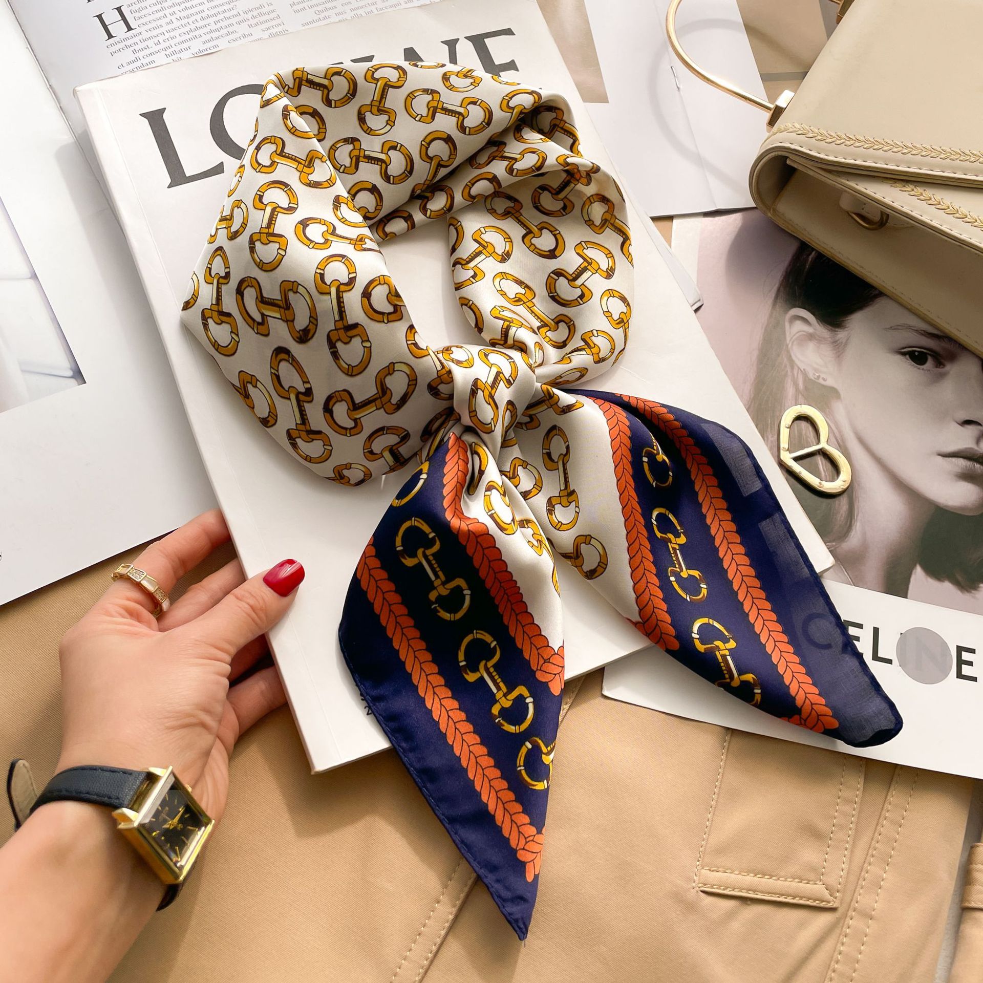 A0111 짠 대마 골드 버클 블루 체인