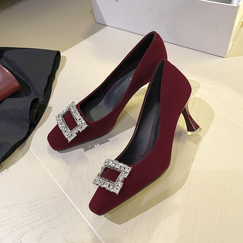 Giày cao gót nữ mũi vuông đính đá khóa vuông gót 6–8 cm — màu đỏ, đen