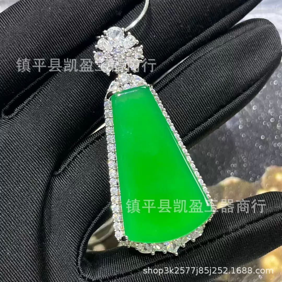 批发镀银镶嵌高冰种绿玉髓无事牌吊坠翡翠绿玛瑙玉石福豆牌子项链